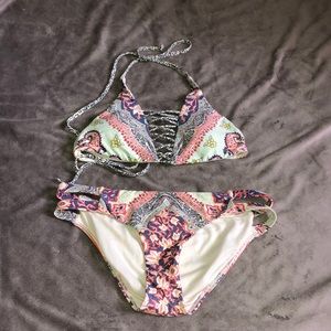 Patterned design bikini top and bottom set